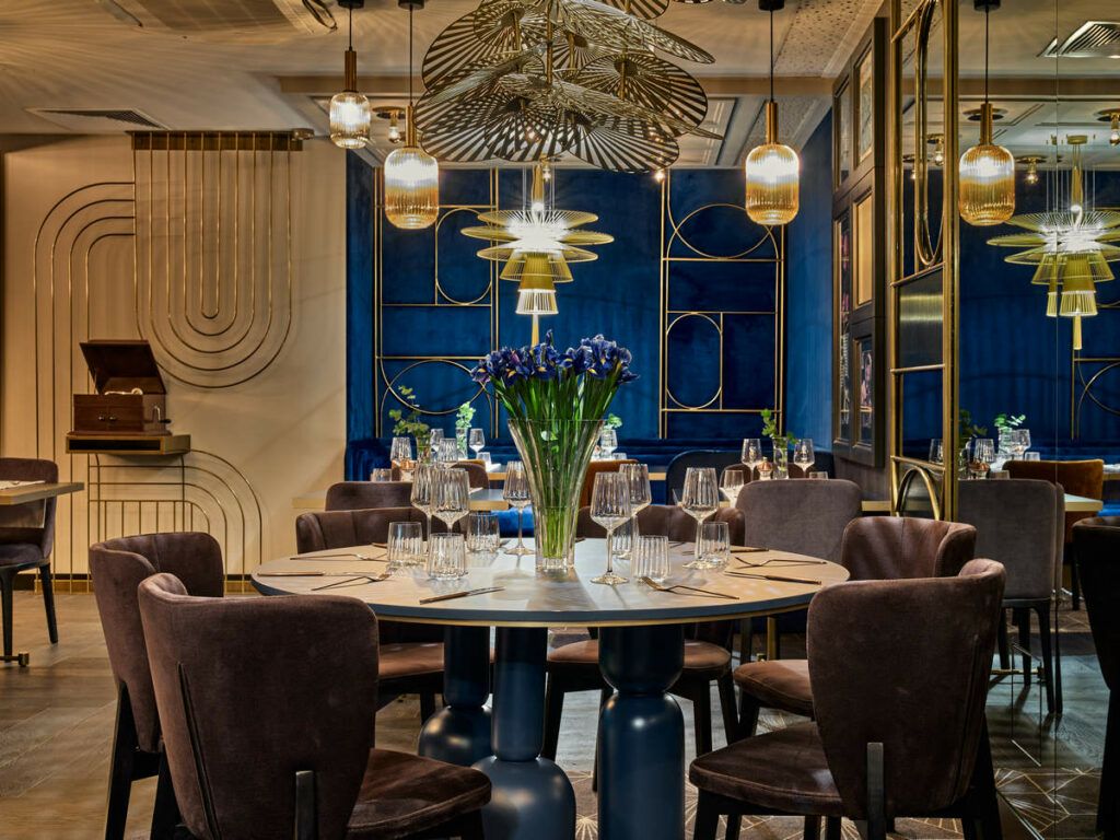 Restauracja Kuryer w Garamond, a Tribute Portfolio Hotel